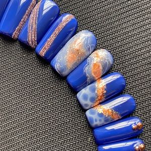 Medium square presson nails